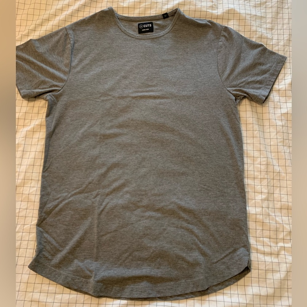 Cuts Clothing Men’s Curve Hem Tee
